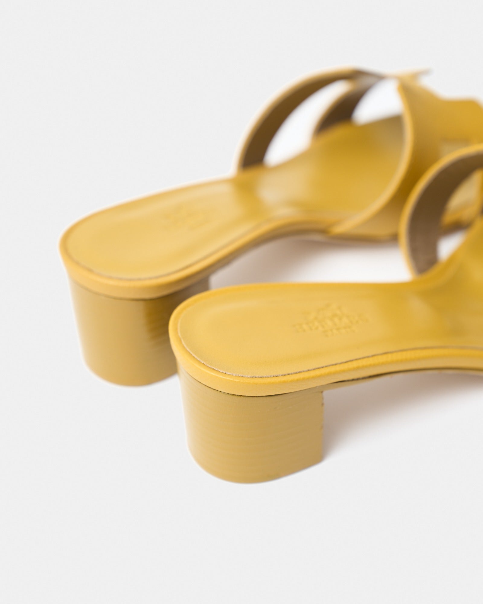 Hermès Oasis Jaune Citron Epsom Sandals