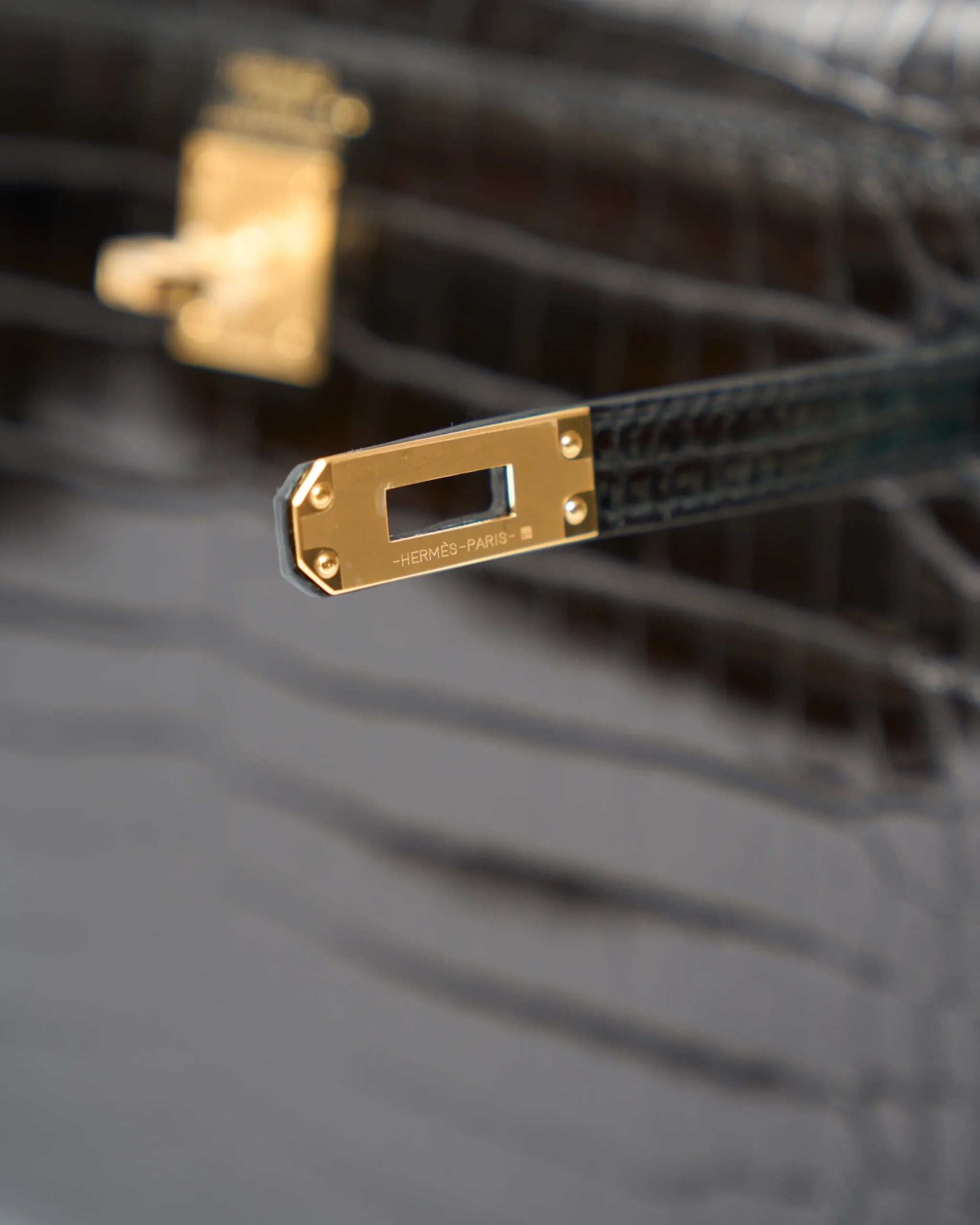 Hermès Kelly 25 Black Shiny Crocodile GHW