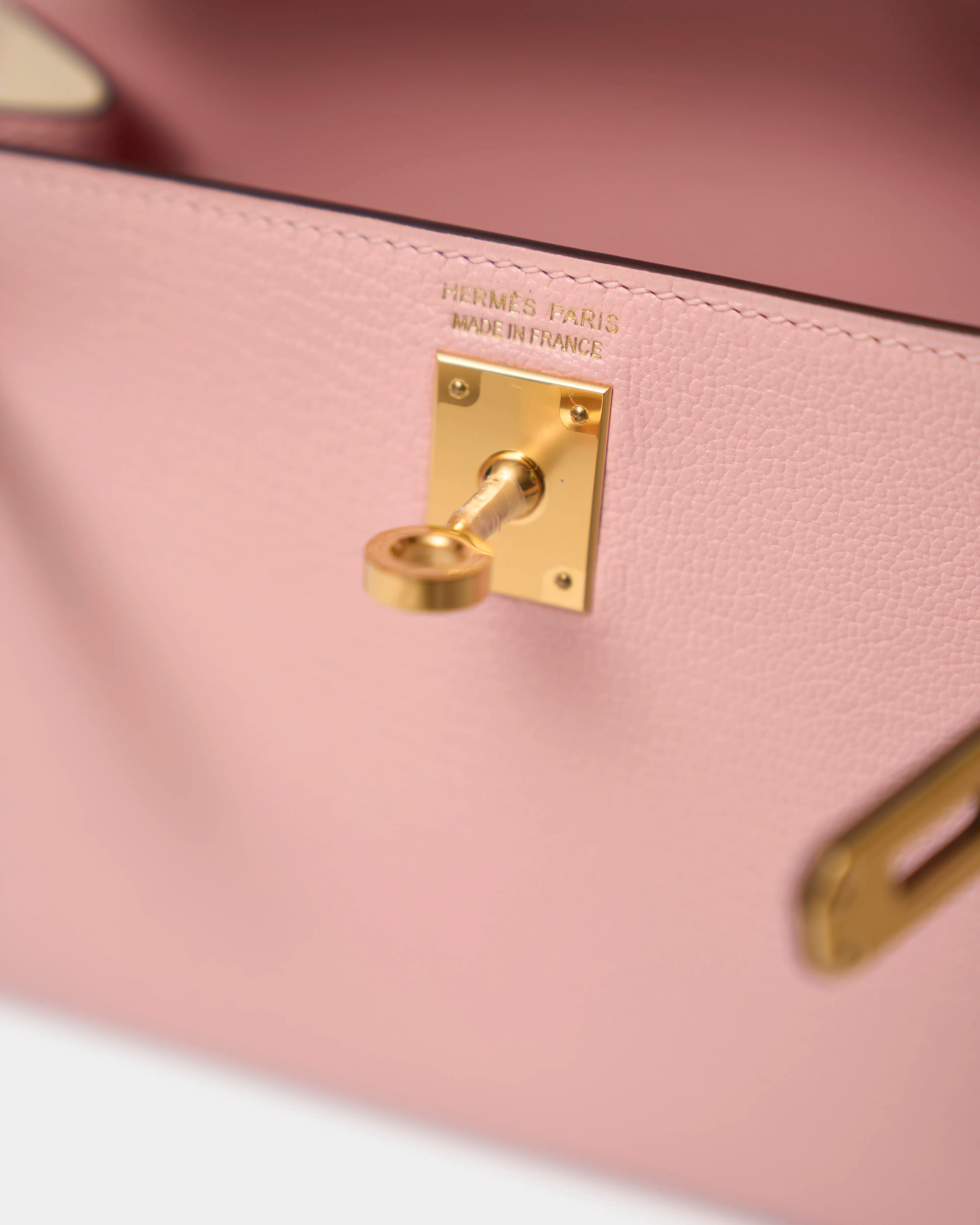 Hermès Mini Kelly Chevre Rose Sakura / Nata GHW