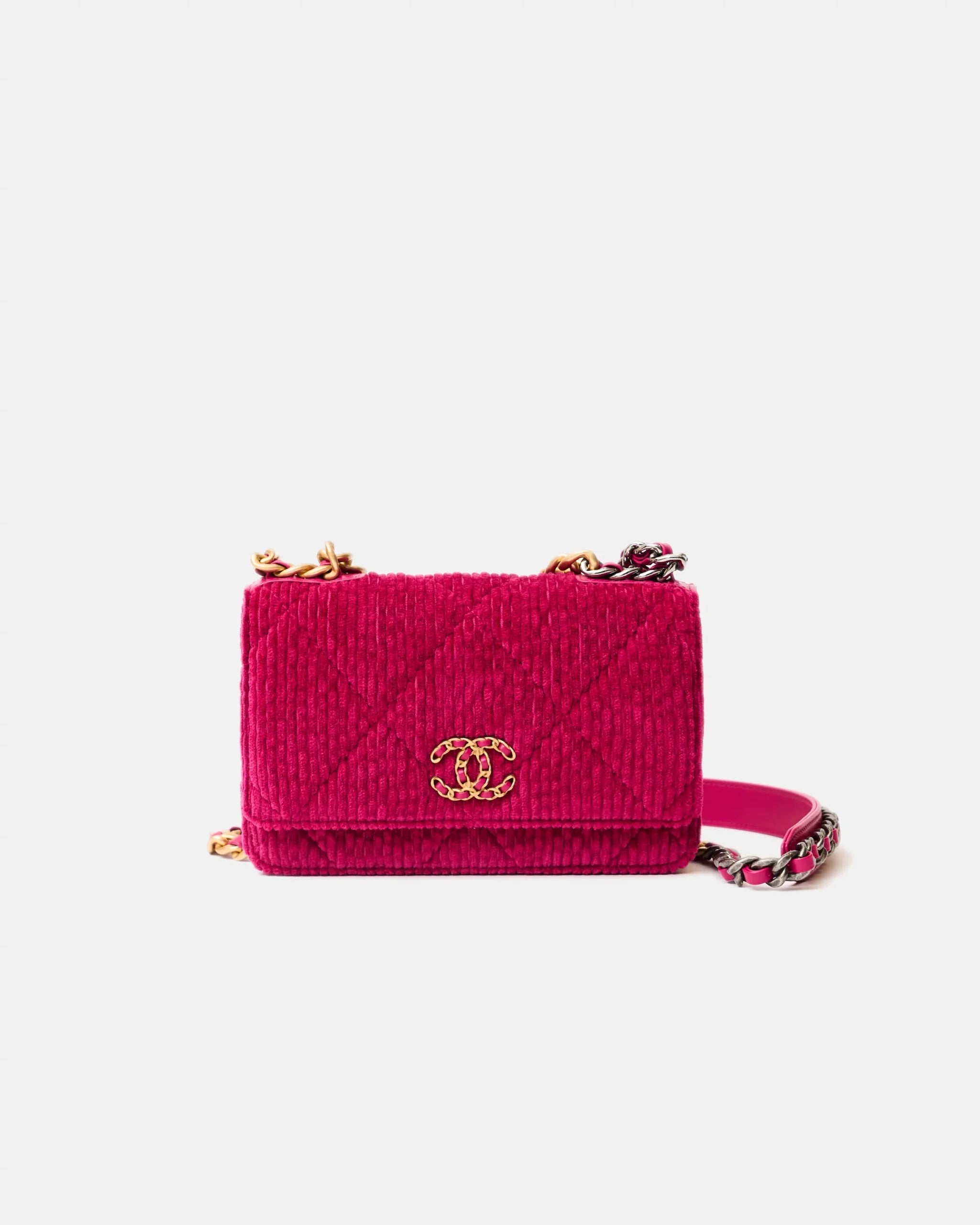 Chanel 19 Wallet on Chain Fuchsia