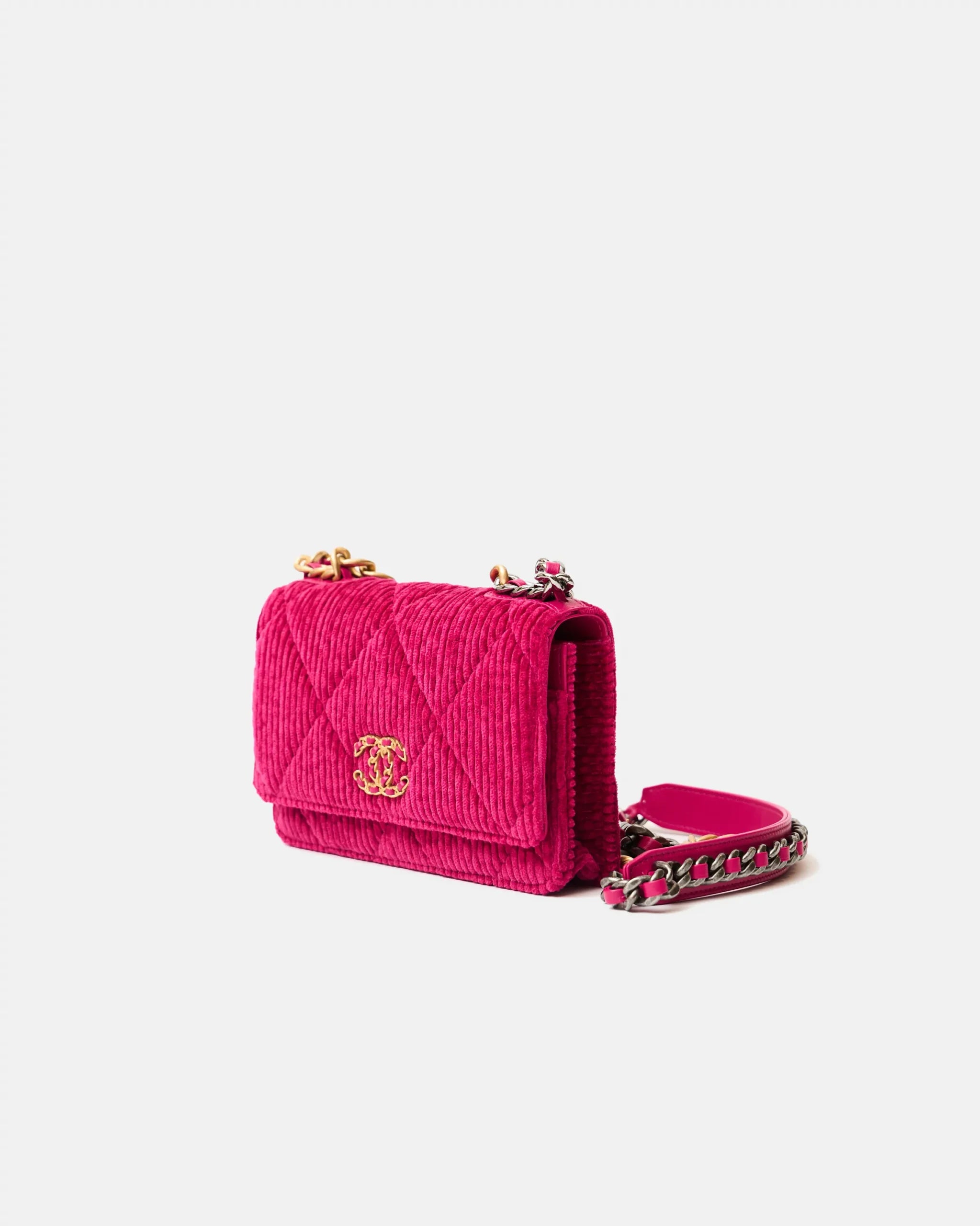 Chanel 19 Wallet on Chain Fuchsia