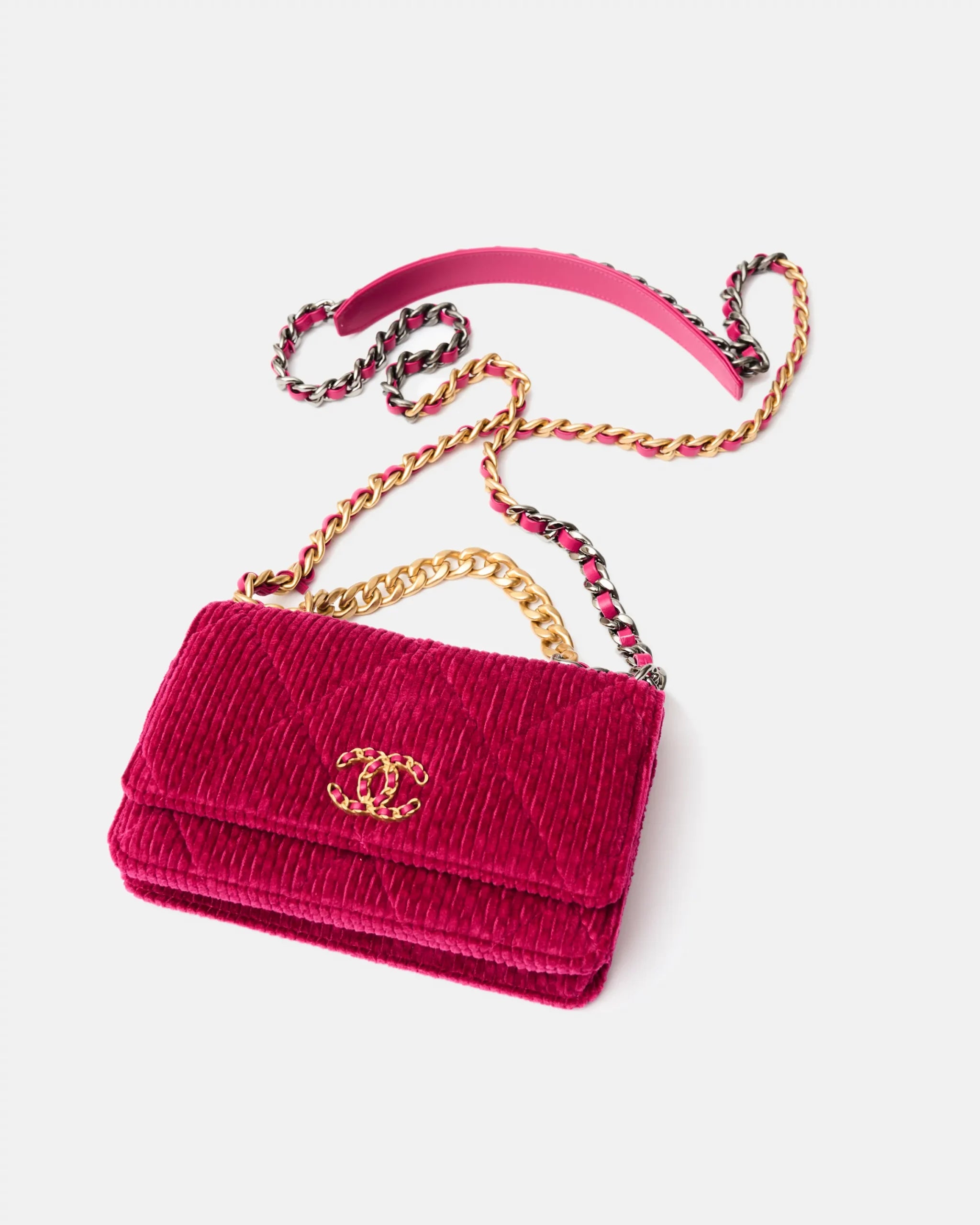 Chanel 19 Wallet on Chain Fuchsia