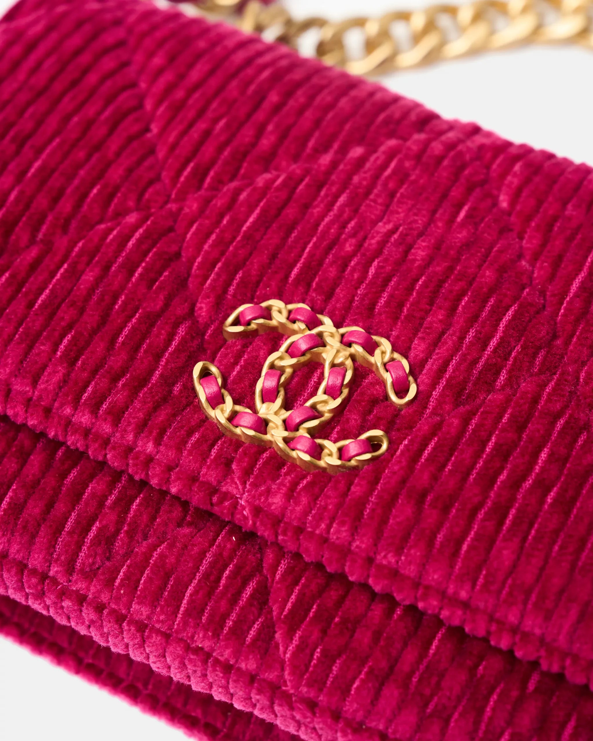 Chanel 19 Wallet on Chain Fuchsia
