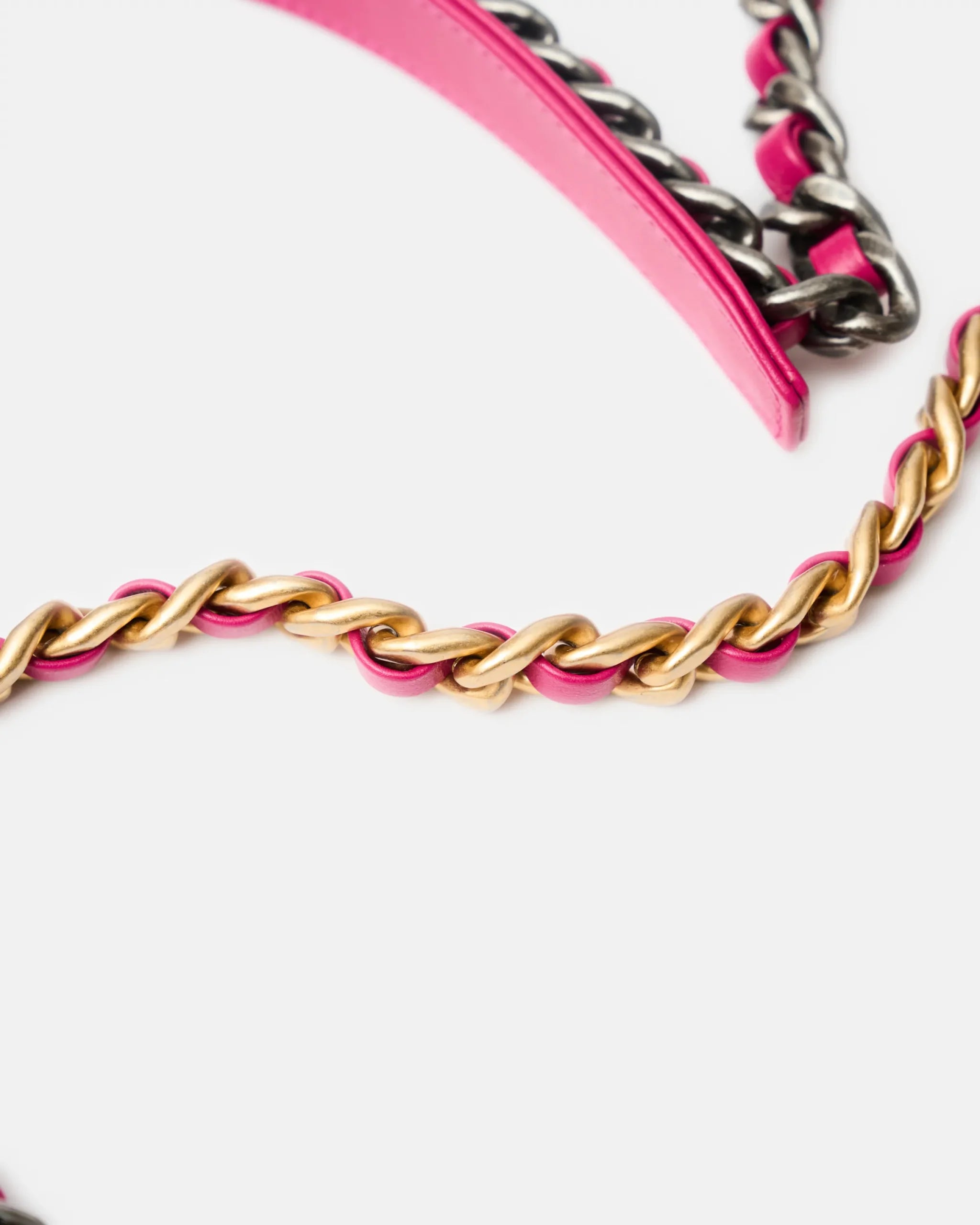Chanel 19 Wallet on Chain Fuchsia