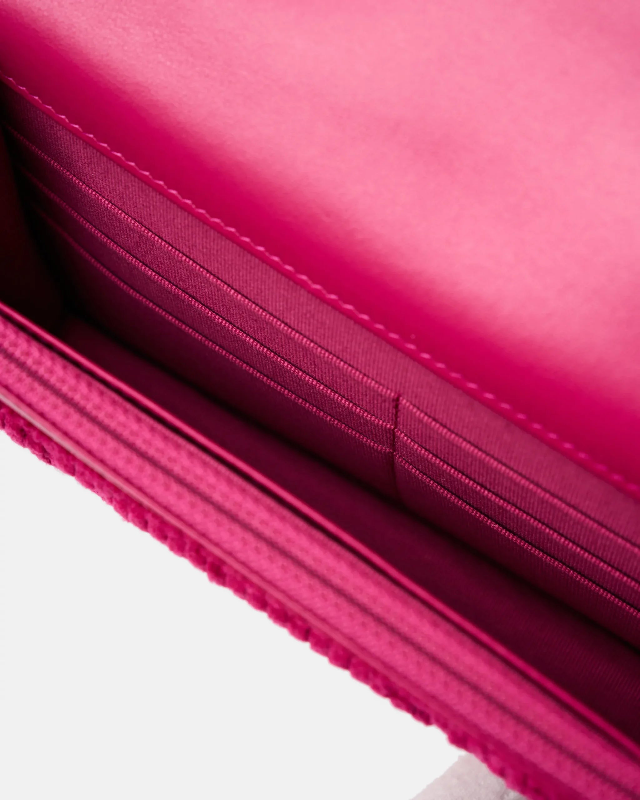 Chanel 19 Wallet on Chain Fuchsia