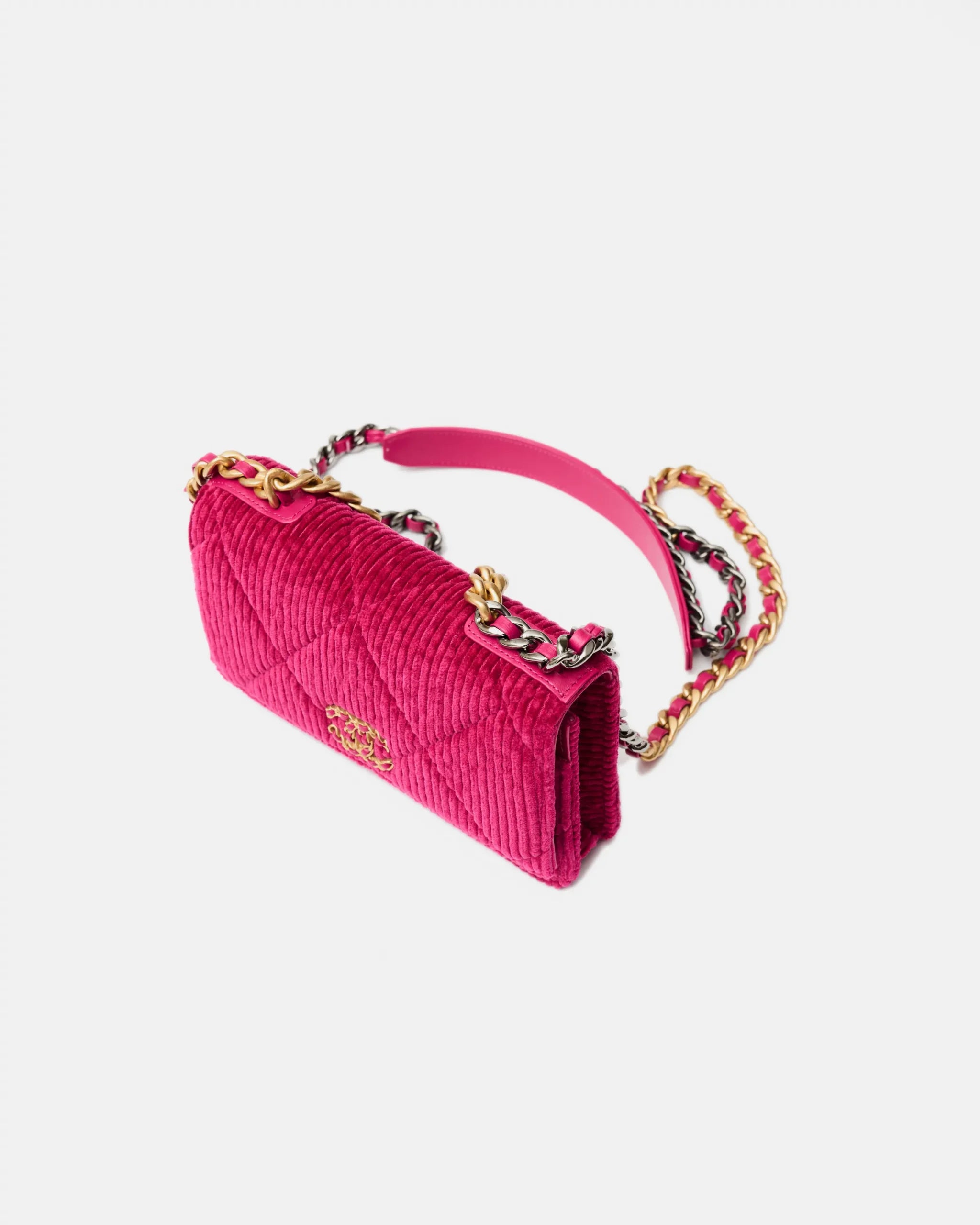 Chanel 19 Wallet on Chain Fuchsia