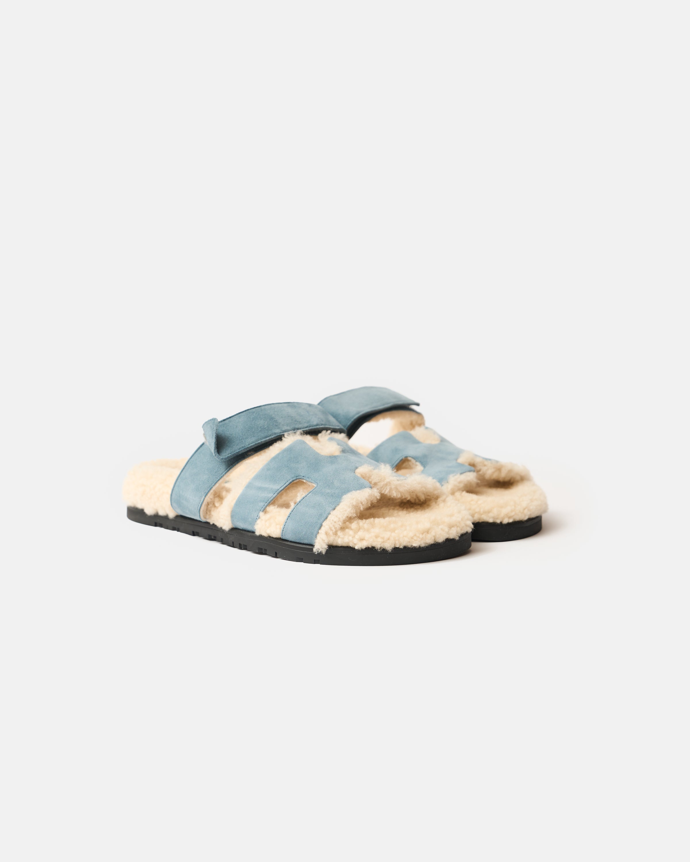 Hermès Chypre Peau Lainee Bleu Pinède / Écru Sandals