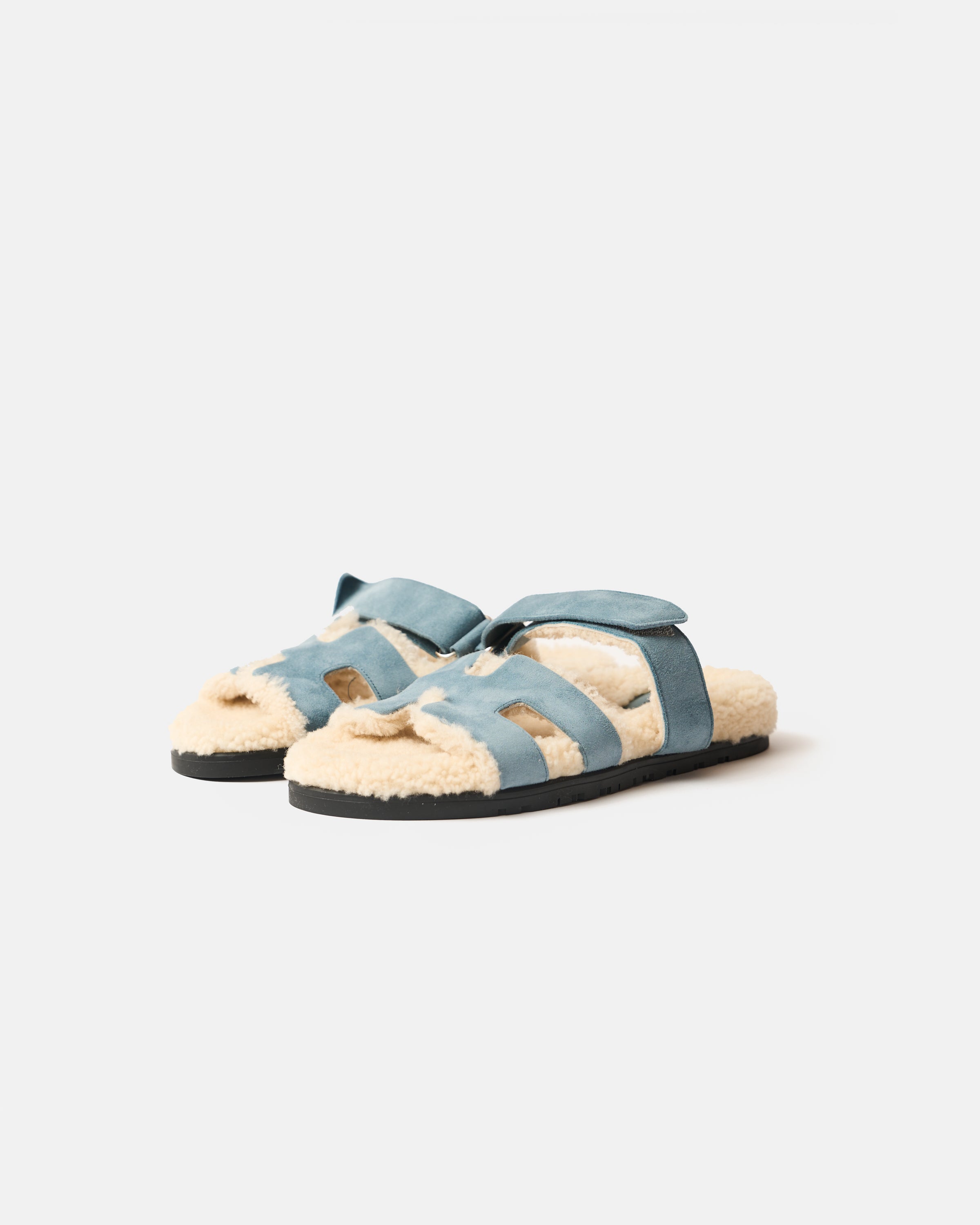 Hermès Chypre Peau Lainee Bleu Pinède / Écru Sandals