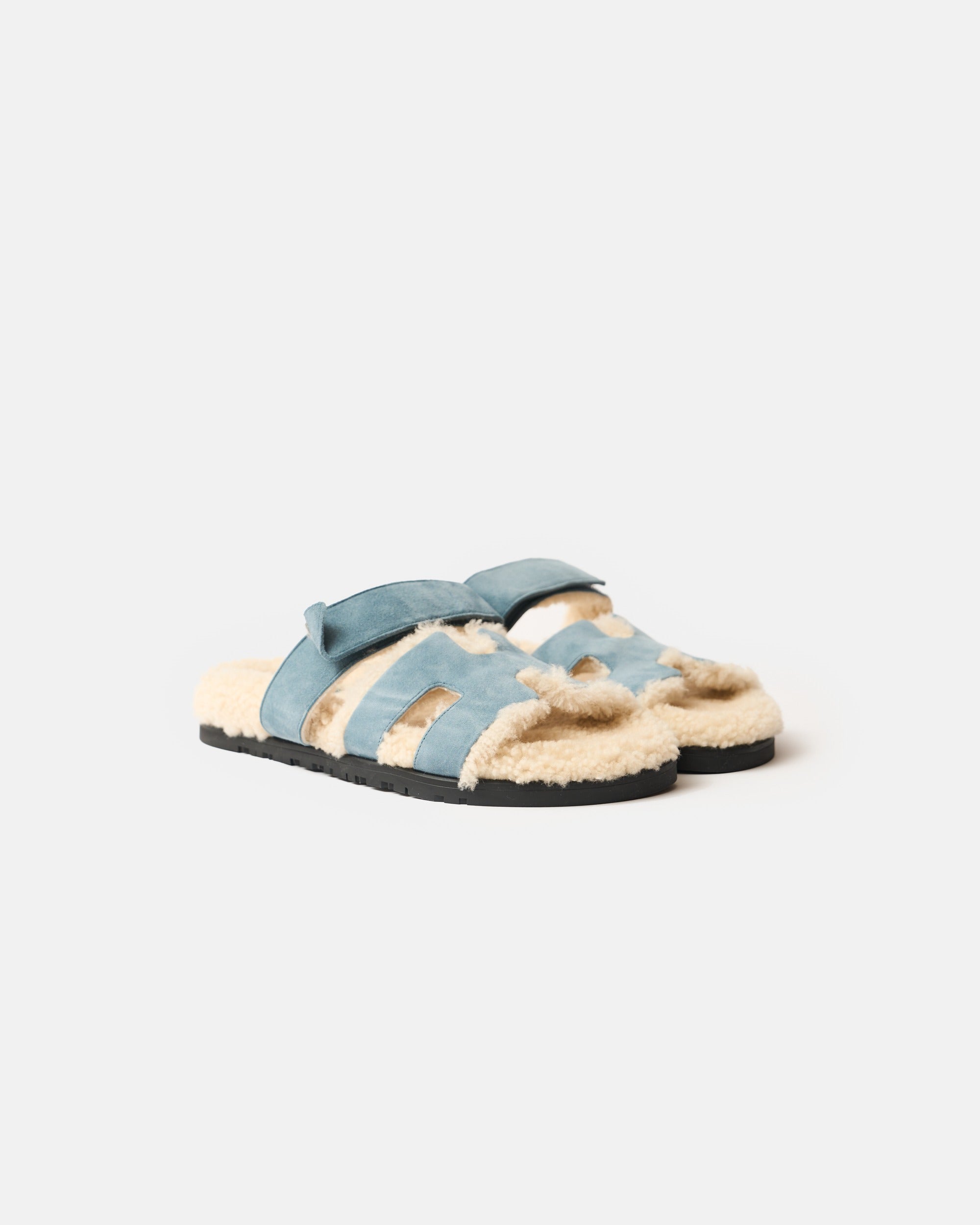Hermès Chypre Peau Lainee Bleu Pinède / Écru Sandals