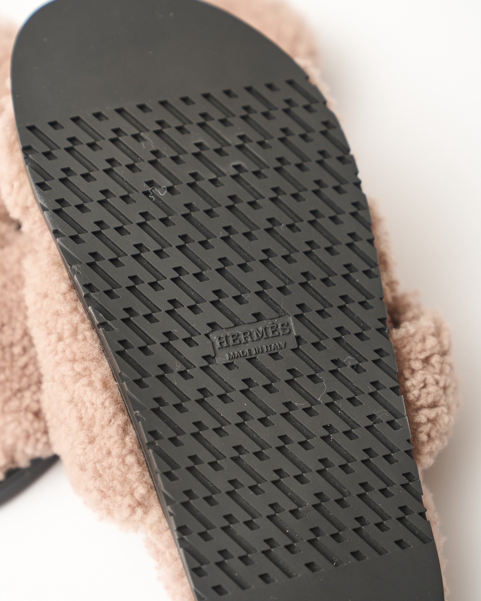 Hermès Chypre Bois De Santal Peau Lainee Sandals