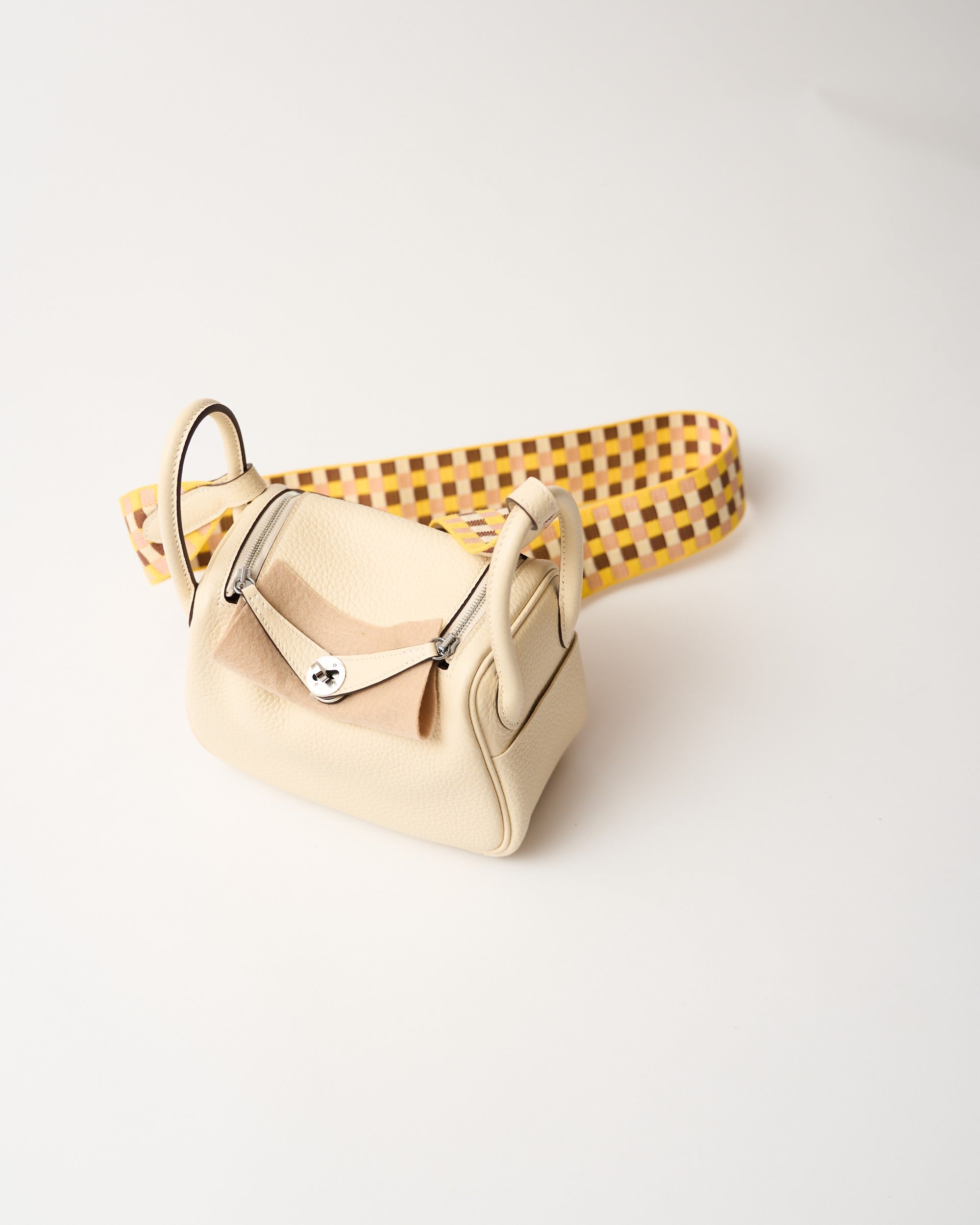 Hermès Mini Lindy 16 Nata Clemence PHW