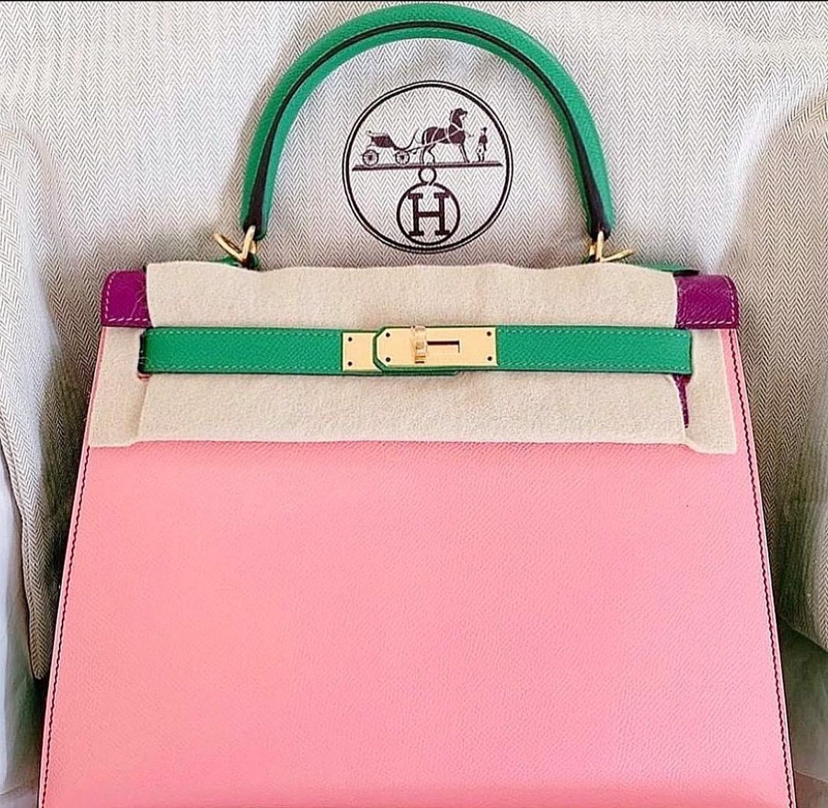 Hermès Kelly 28 Sellier Rose Confetti/Bamboo/Anemone Epsom GHW