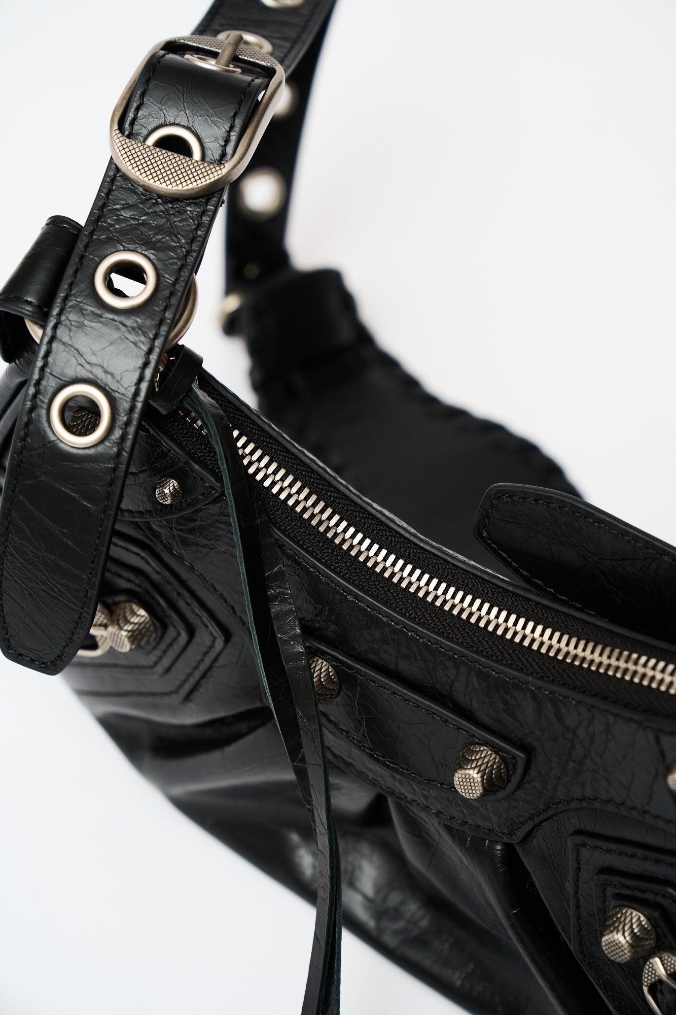 Balenciaga Le Cagole XS Shoulder bag in Black color and Lambskin Leather in PHW 
