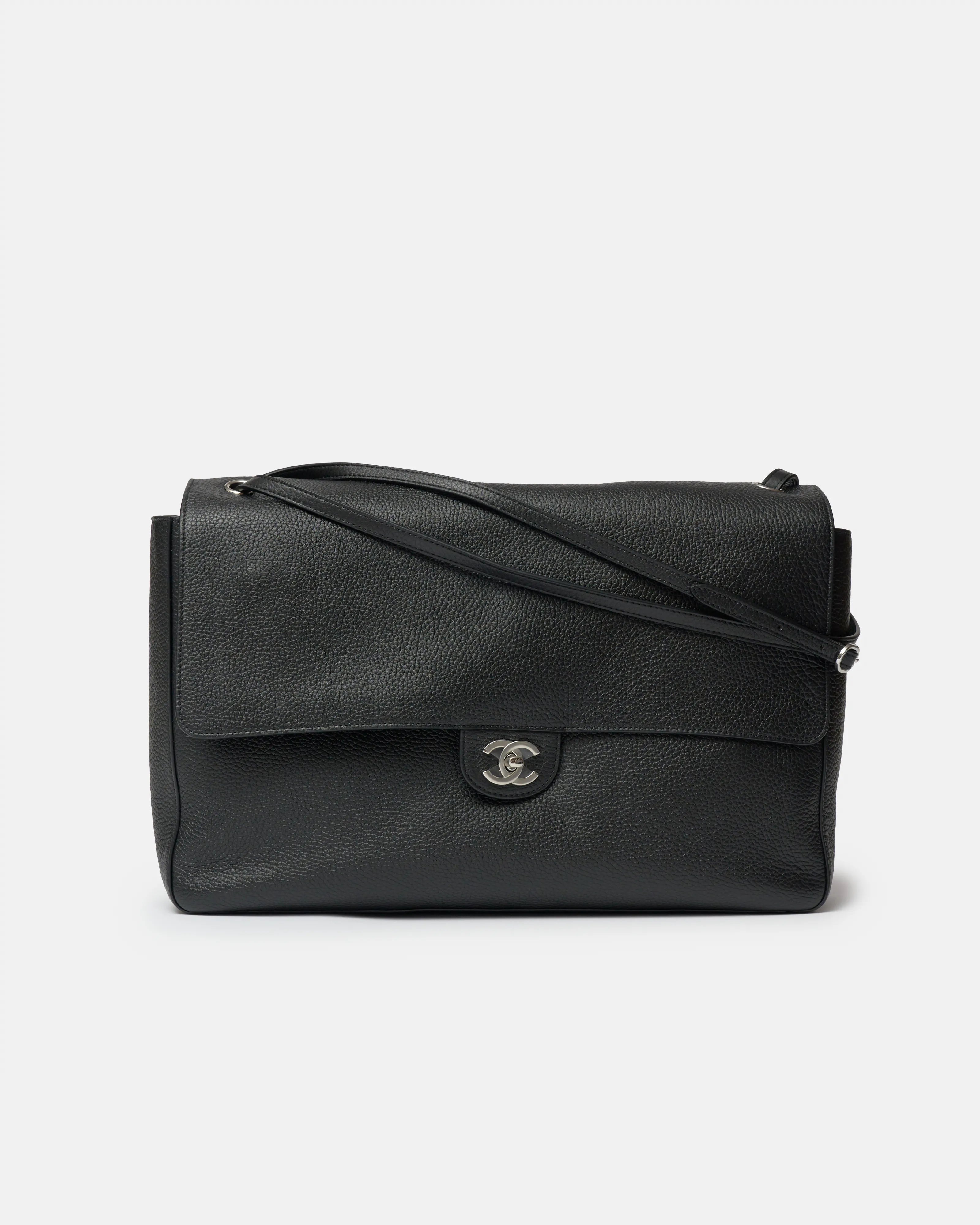 Chanel maxi flap shoulder bag in black color and grained calfskin material in PHW 