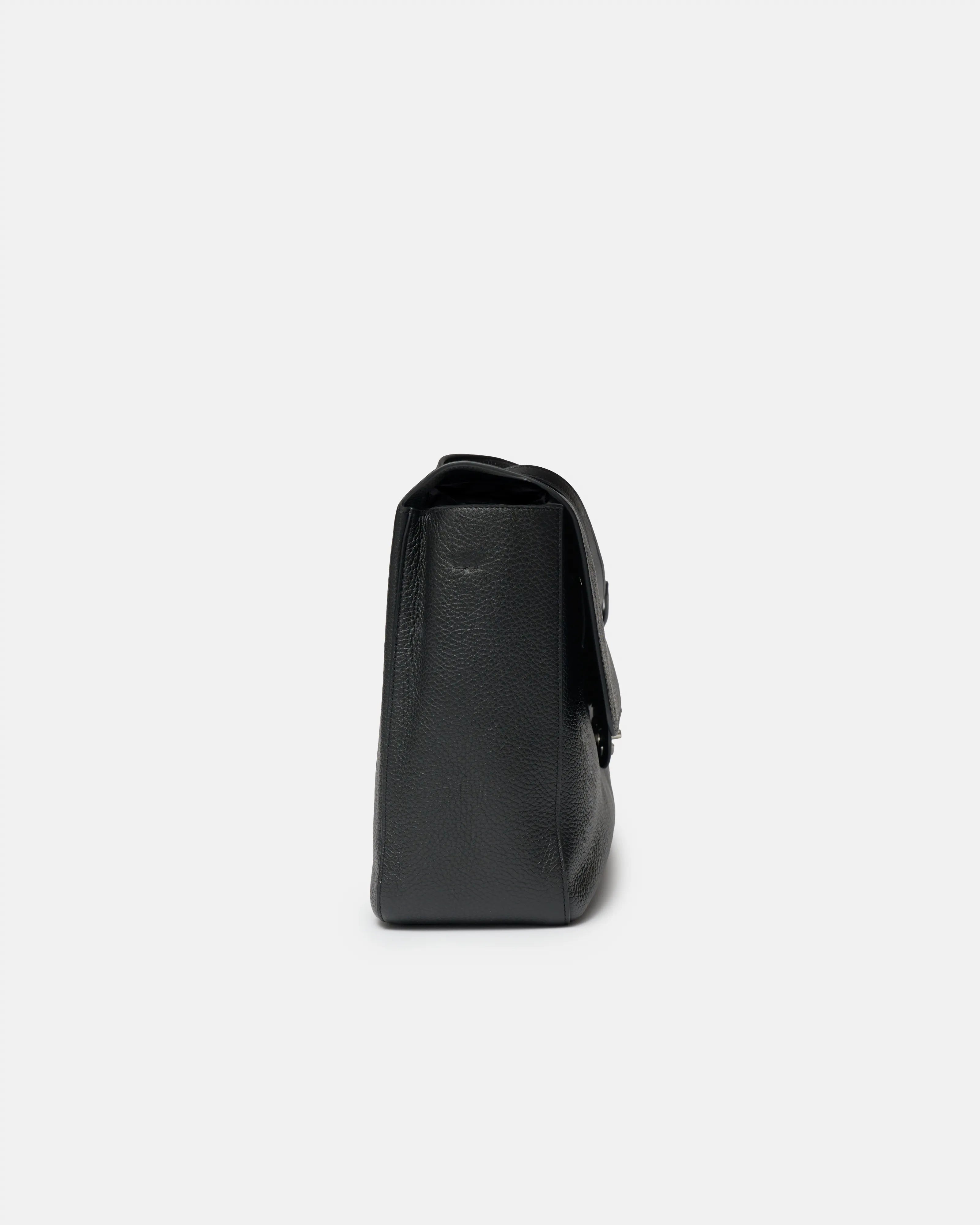 Chanel maxi flap shoulder bag in black color and grained calfskin material in PHW 