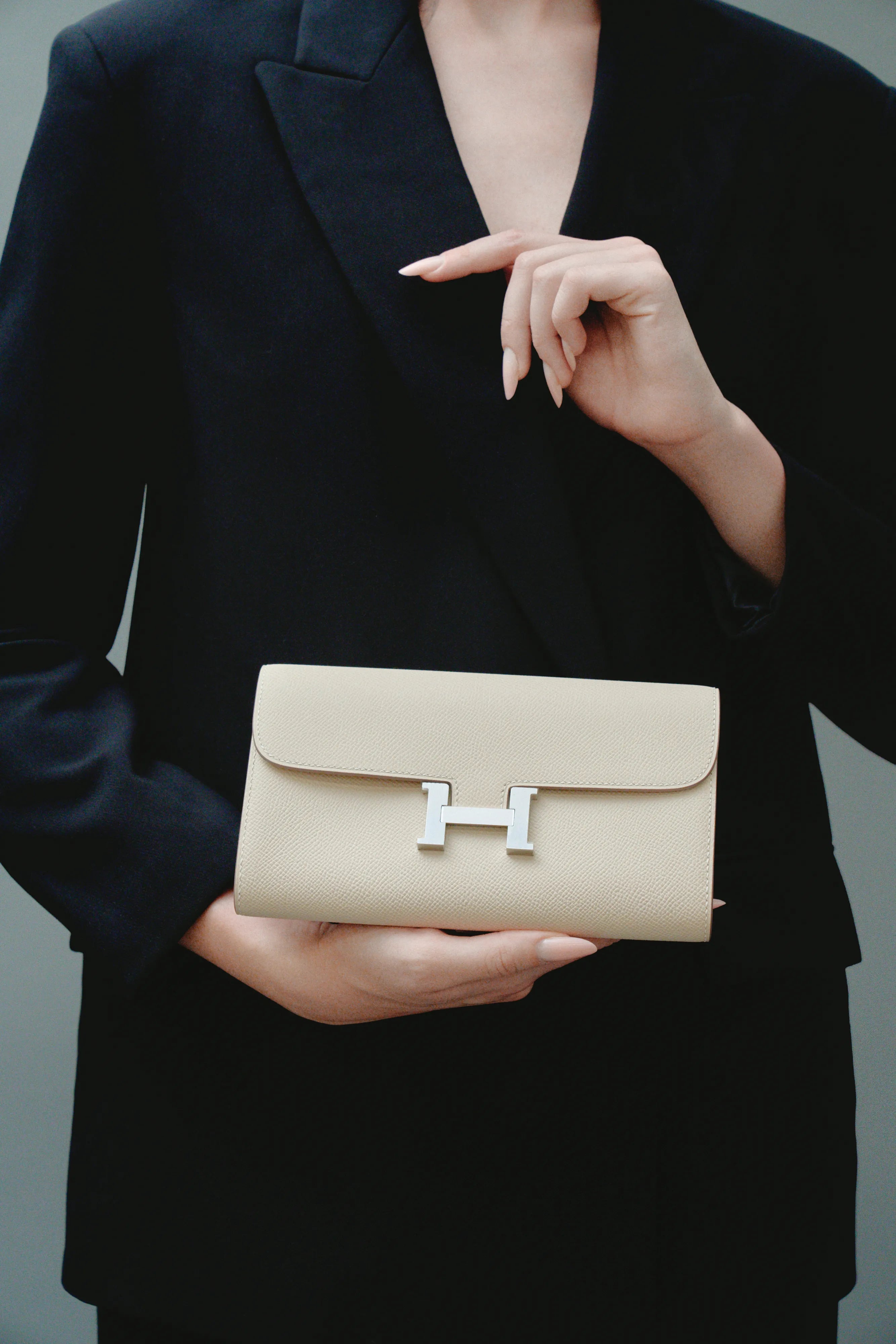 Hermès Constance To Go shoulder bag in nata color and Epsom leather in PHW