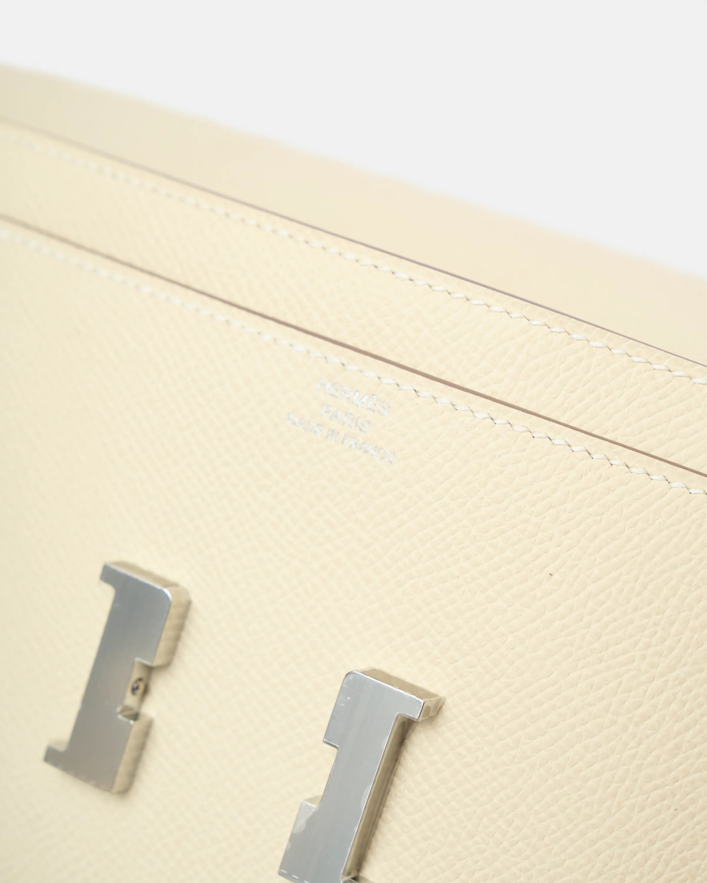 Hermès Constance To Go shoulder bag in nata color and Epsom leather in PHW