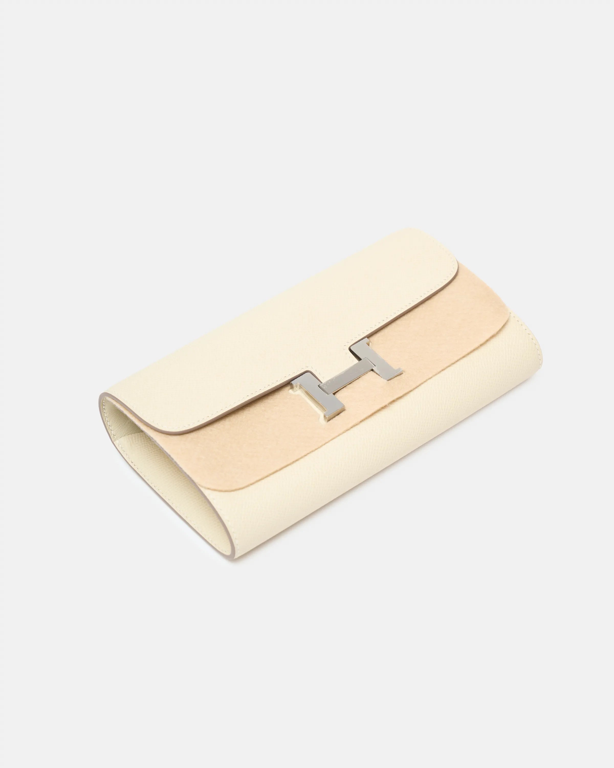 Hermès Constance To Go shoulder bag in nata color and Epsom leather in PHW
